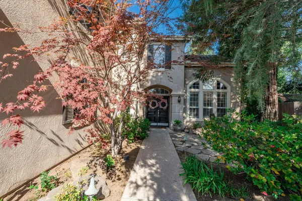 $997,900 | 10340 North Sinclair Circle, Fresno, CA 93730