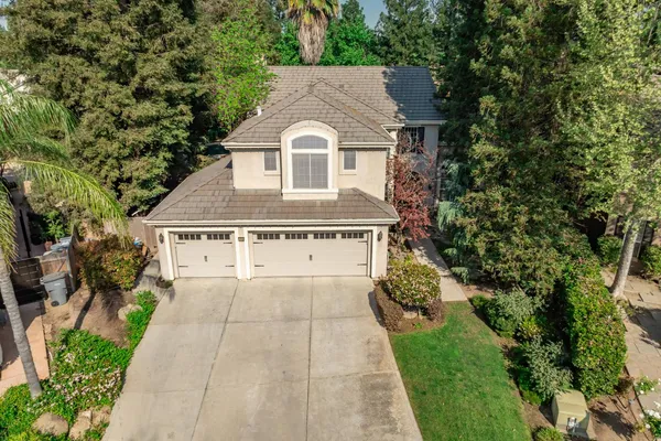 $997,900 | 10340 North Sinclair Circle, Fresno, CA 93730