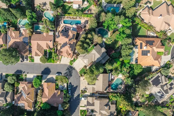 $997,900 | 10340 North Sinclair Circle, Fresno, CA 93730