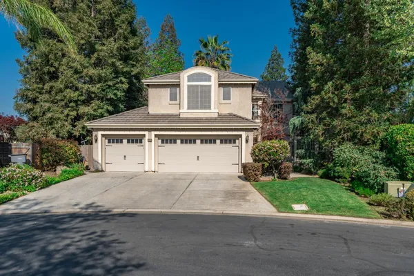 $997,900 | 10340 North Sinclair Circle, Fresno, CA 93730