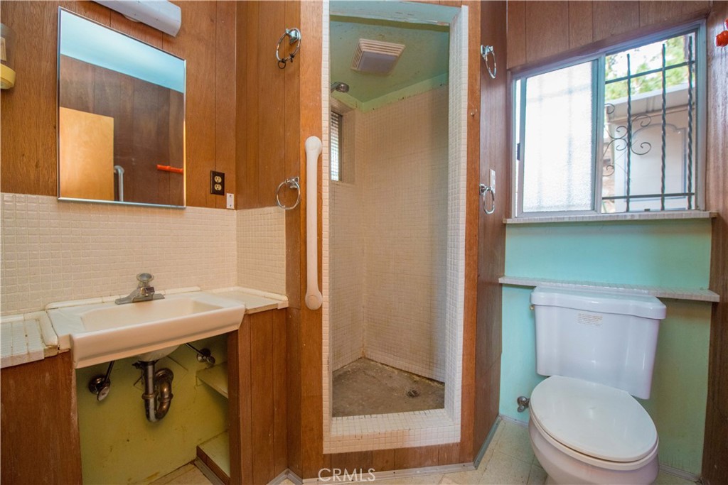 24 Fredalba Road Running Springs, CA 92382 - Photo 26 of 34 Bathroom