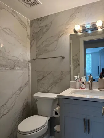 $1,750 | 4200 Hillcrest Drive, Unit 208, Hollywood, FL 33021