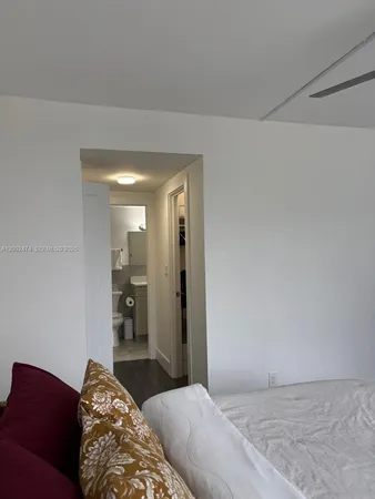 $1,750 | 4200 Hillcrest Drive, Unit 208, Hollywood, FL 33021