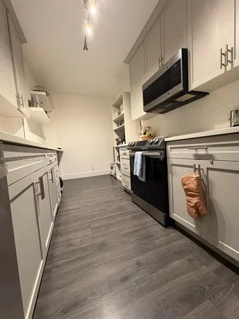 $1,750 | 4200 Hillcrest Drive, Unit 208, Hollywood, FL 33021