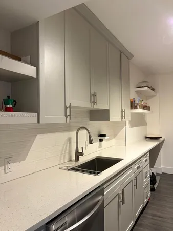 $1,750 | 4200 Hillcrest Drive, Unit 208, Hollywood, FL 33021