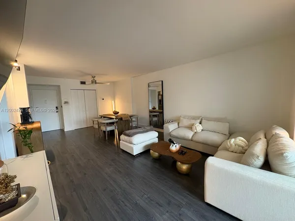 $1,750 | 4200 Hillcrest Drive, Unit 208, Hollywood, FL 33021