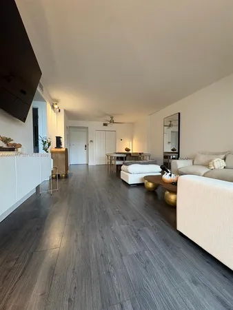 $1,750 | 4200 Hillcrest Drive, Unit 208, Hollywood, FL 33021