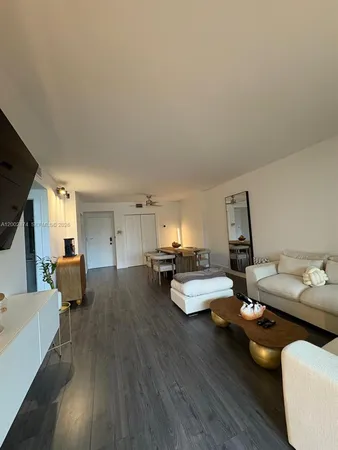 $1,750 | 4200 Hillcrest Drive, Unit 208, Hollywood, FL 33021