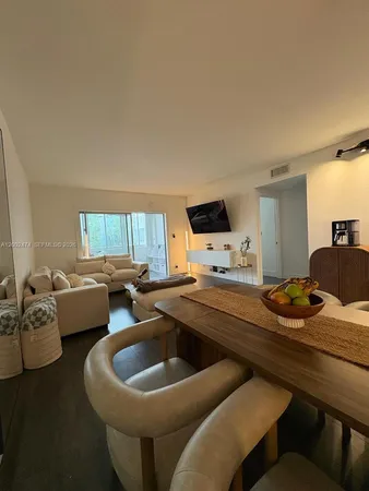 $1,750 | 4200 Hillcrest Drive, Unit 208, Hollywood, FL 33021