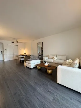 $1,750 | 4200 Hillcrest Drive, Unit 208, Hollywood, FL 33021