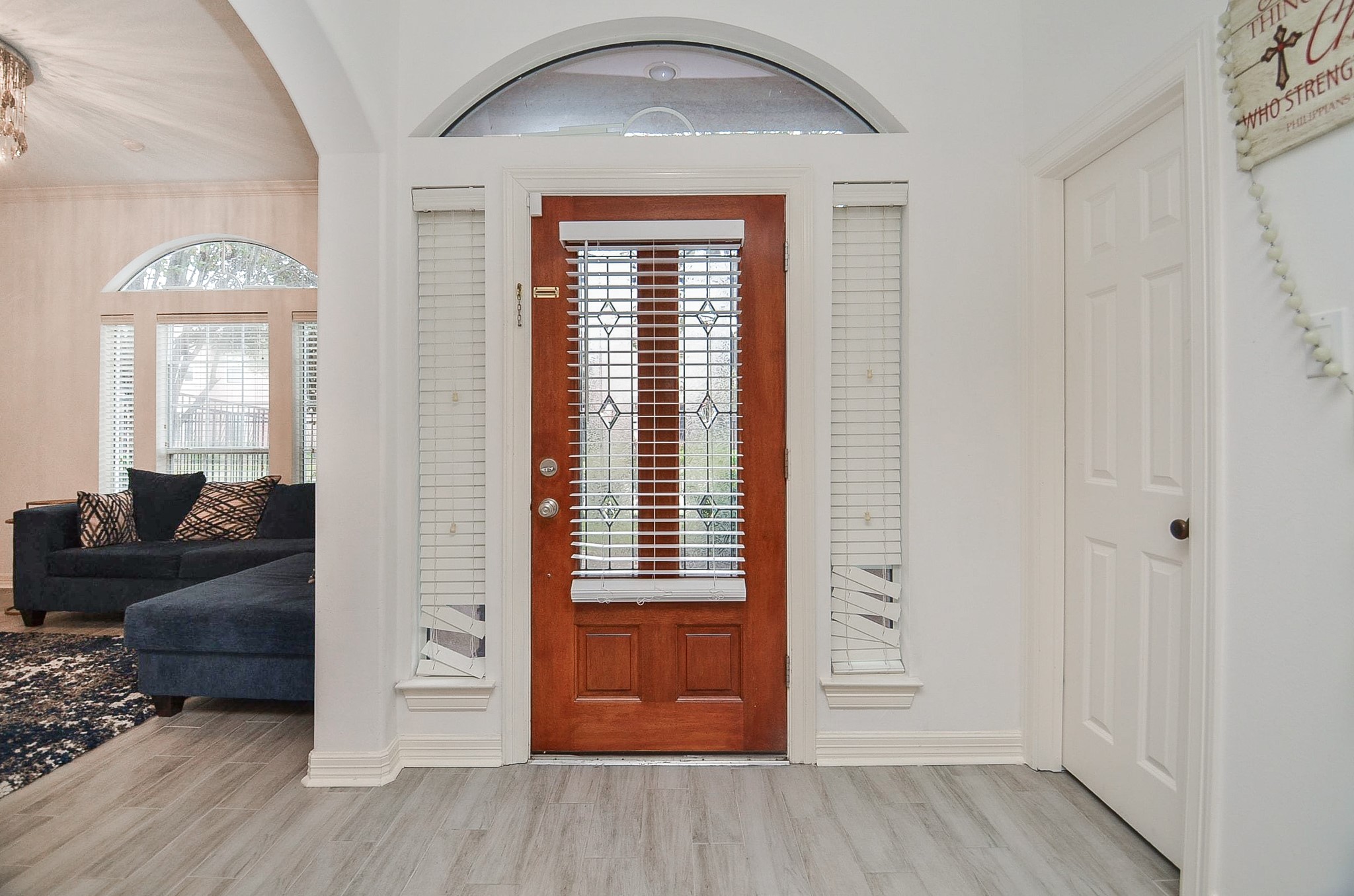 13511 Brookbluff Lane Houston, TX 77077 - Photo 4 of 16 a view of a livingroom with furniture and wooden floor
