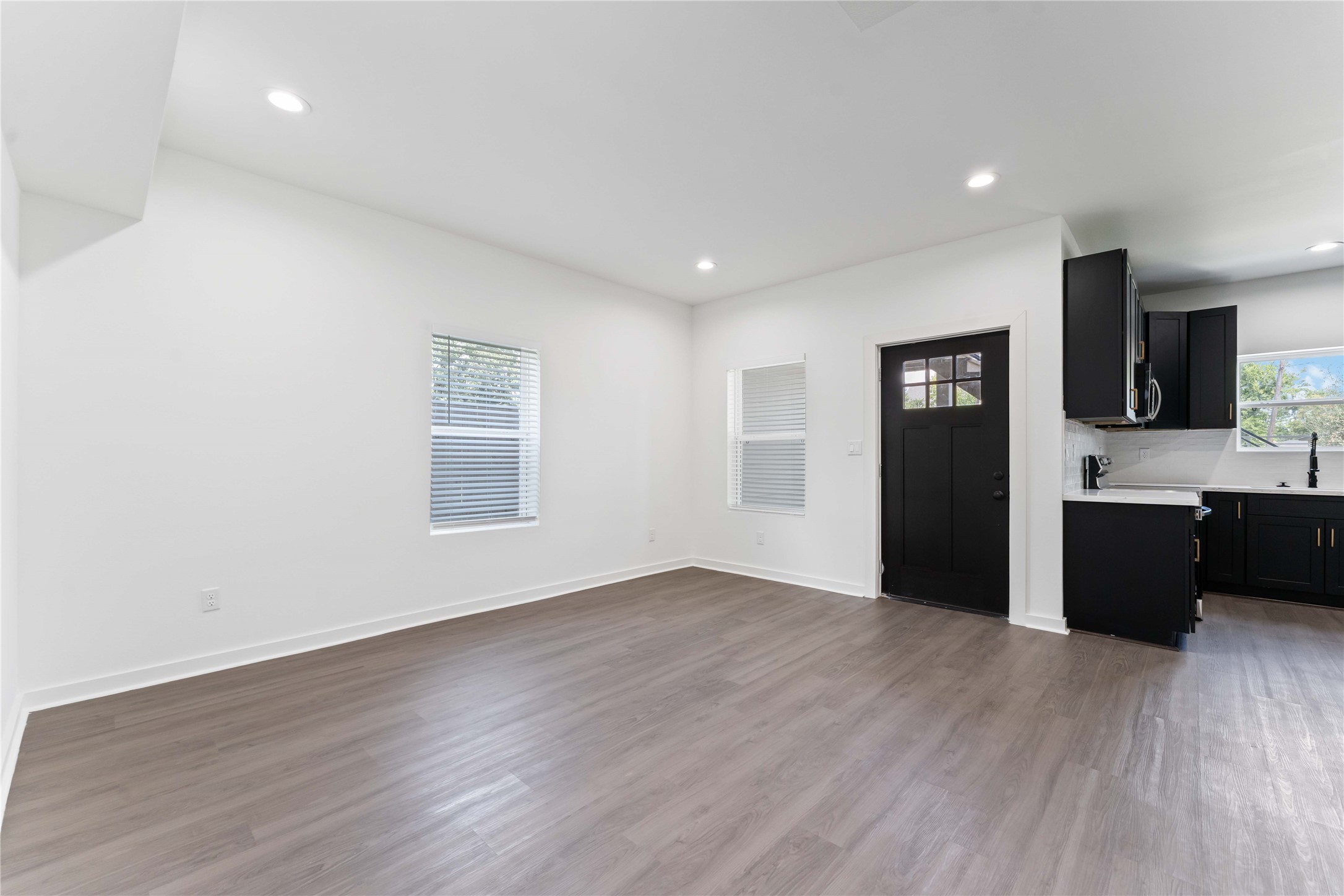 414 North Carolina Street, Unit A Houston, TX 77029 - Photo 11 of 25 a view of kitchen with refrigerator and window