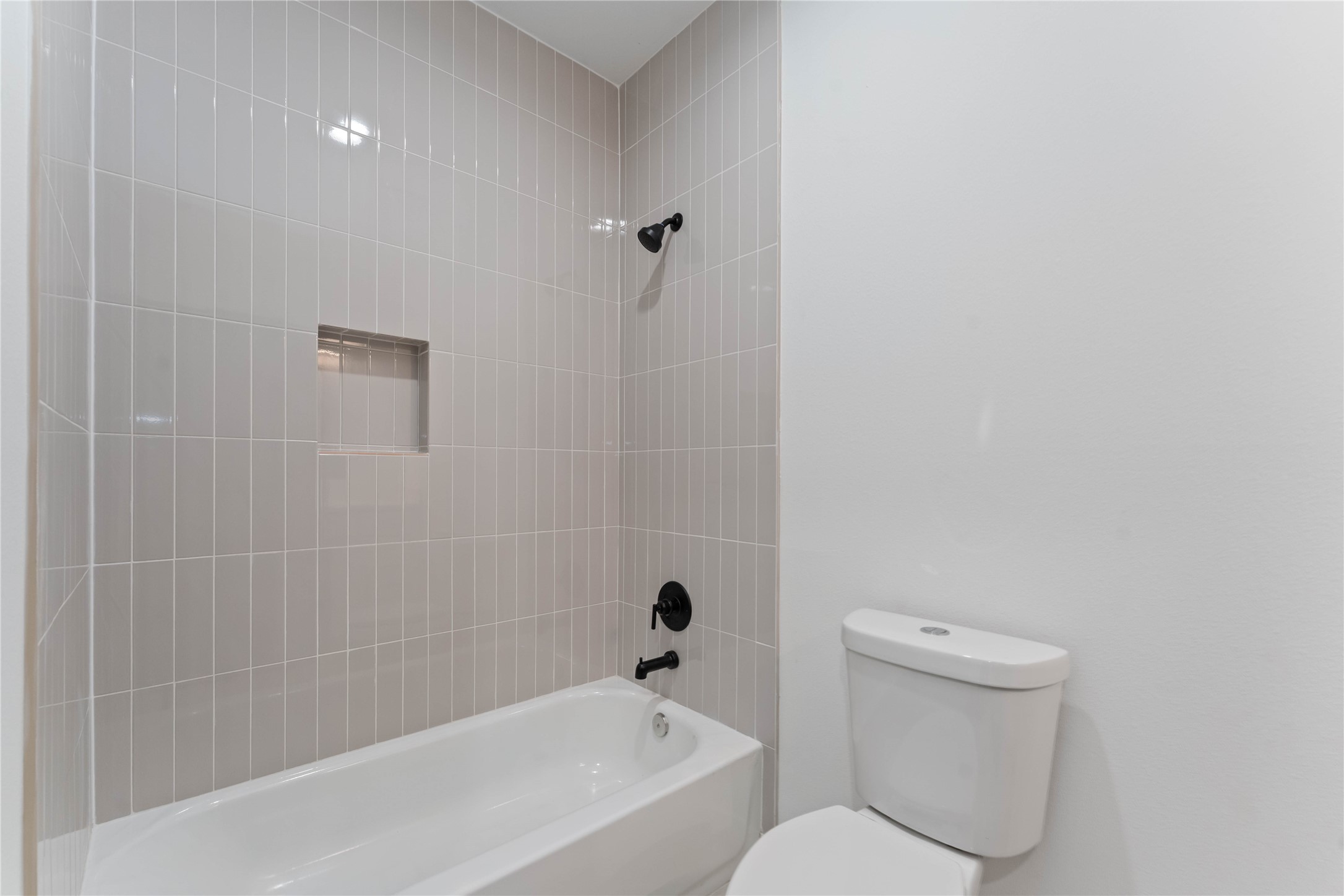 414 North Carolina Street, Unit A Houston, TX 77029 - Photo 24 of 25 a bathroom with a bathtub and toilet