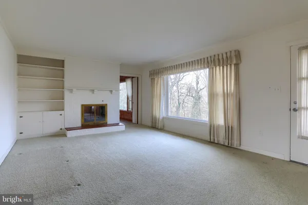 a view of an empty room and window