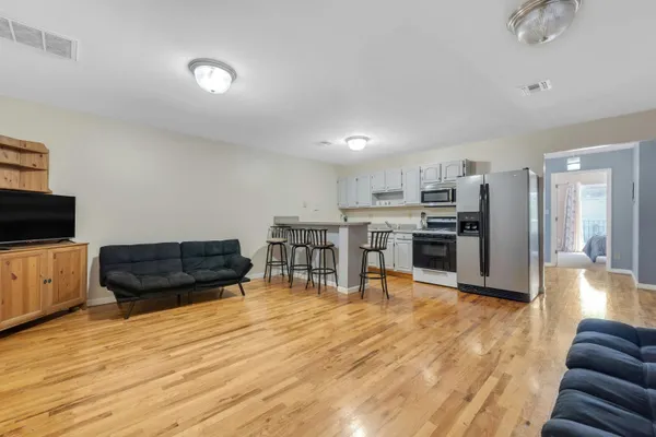 $2,650 | 4413 Park Avenue, Unit 2L, Union City, NJ 07087
