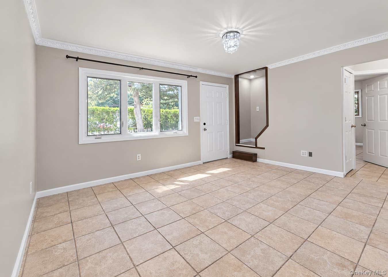 1065 Udall Road Bay Shore, NY 11706 - Photo 5 of 20 Gallery Image 5