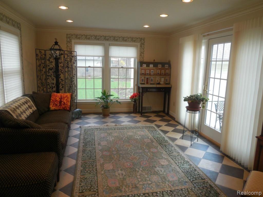 172 Moran Road Grosse Pointe, MI 48236 - Photo 4 of 30 008.jpg