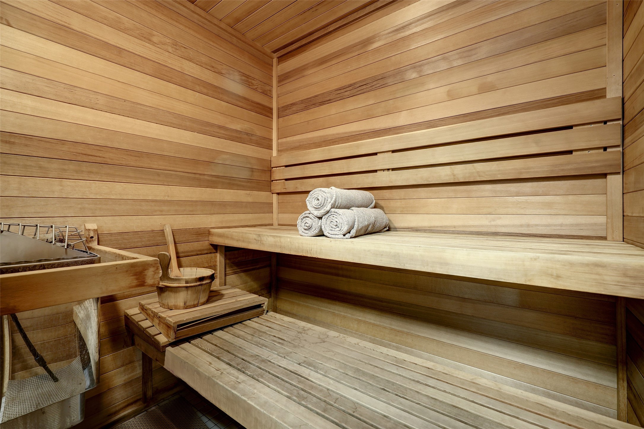 2001 Holcombe Boulevard, Unit 504 Houston, TX 77030 - Photo 28 of 38 Dry sauna at the fitness center.