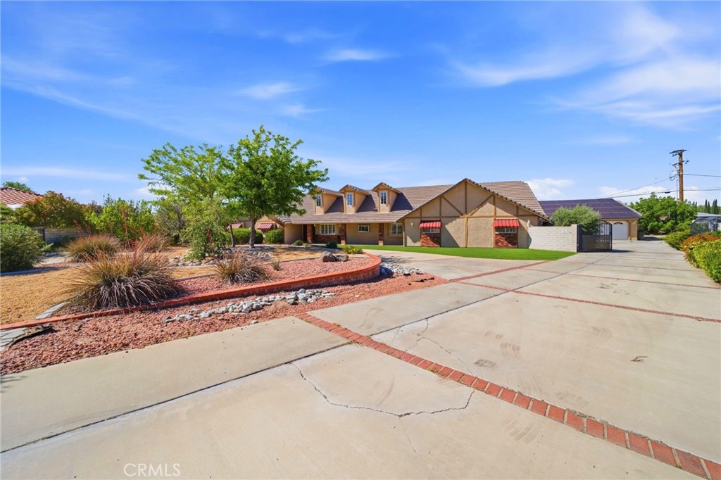 19670 Tonkawan Road Apple Valley, CA 92307 - Photo 4 of 70