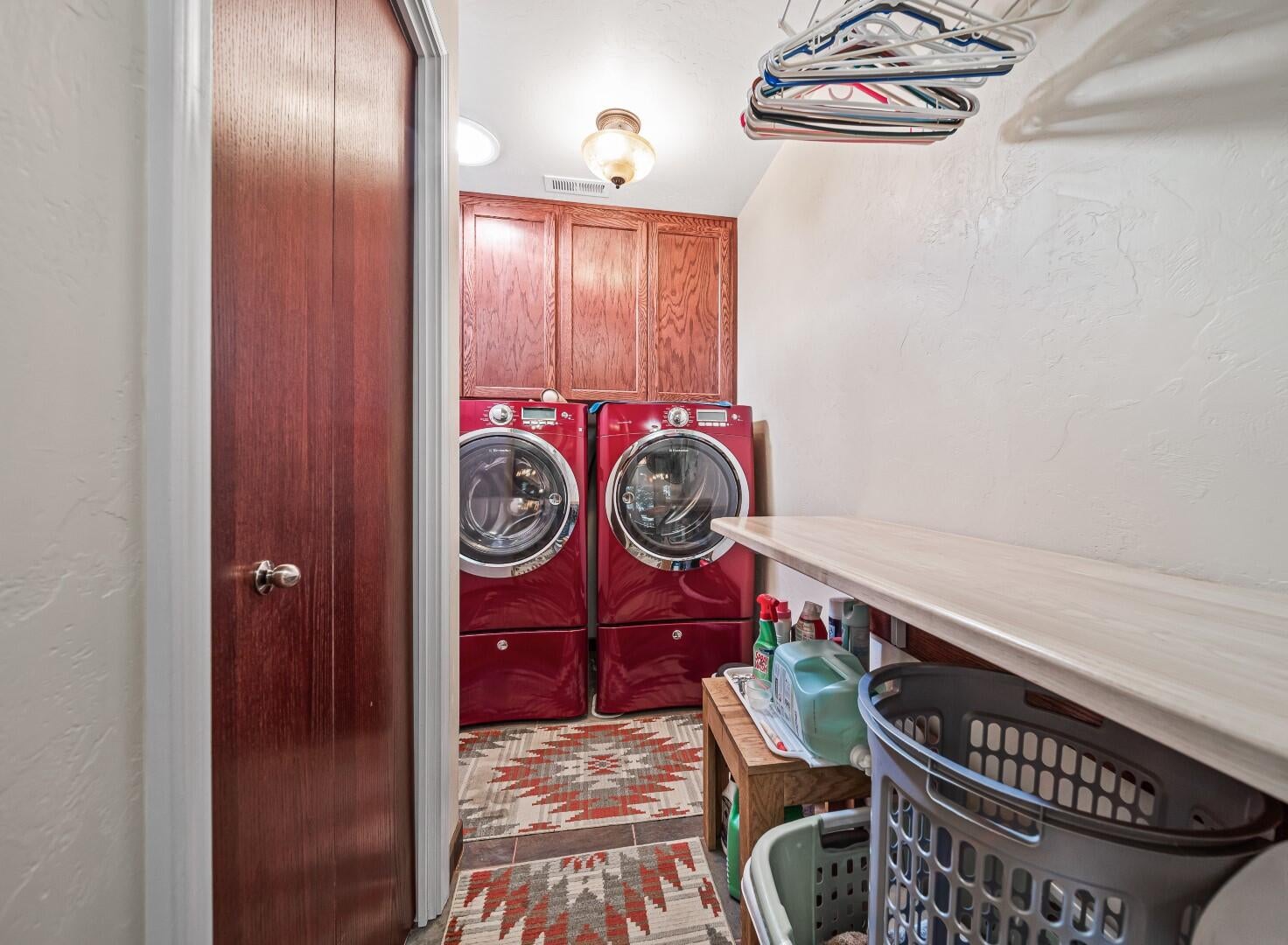 15638 Jones Road White City, OR 97503 - Photo 41 of 65 L37 Laundry