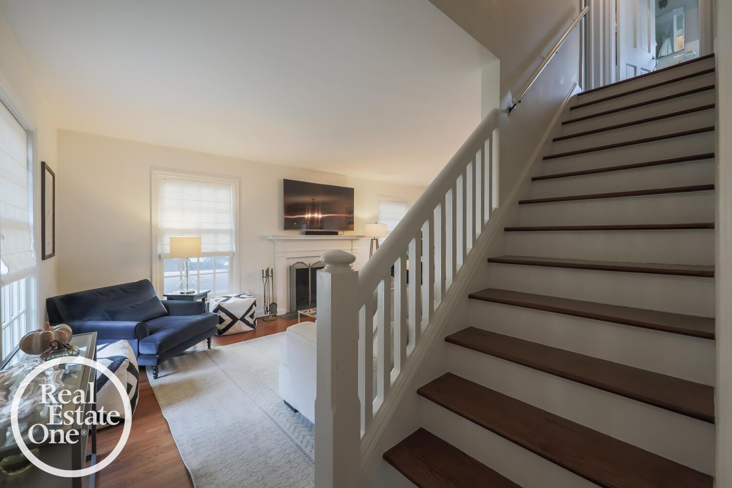 100 Mapleton Road Grosse Pointe, MI 48236 - Photo 3 of 25 50133263-e51a12b2-a87c-4892-a348-64b2fa4bc660.JPG