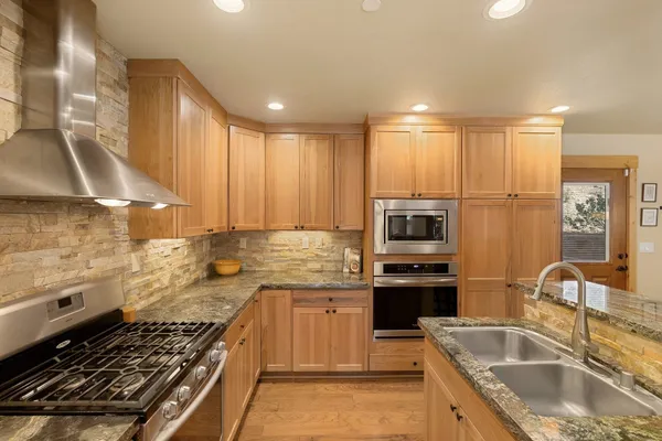 $1,595,000 | 15224 Reed Avenue West, Truckee, CA 96161