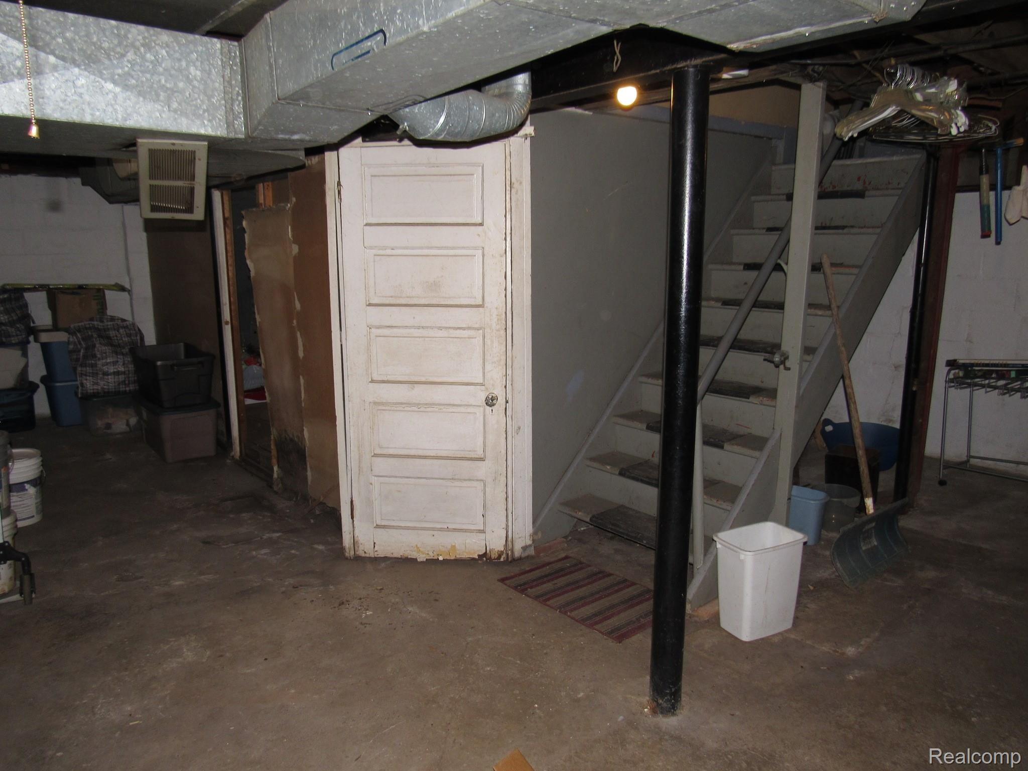 861 Perry Street Pontiac, MI 48340 - Photo 17 of 18 861 N PERRY PONTIAC (70).JPG