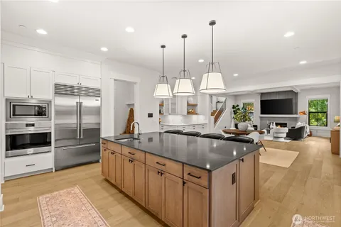 $5,200,000 | 10668 Southeast 32nd Street, Bellevue, WA 98004