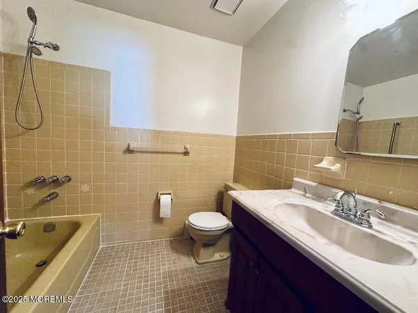 $2,400 | 57 Encinitas Drive, Toms River, NJ 08757