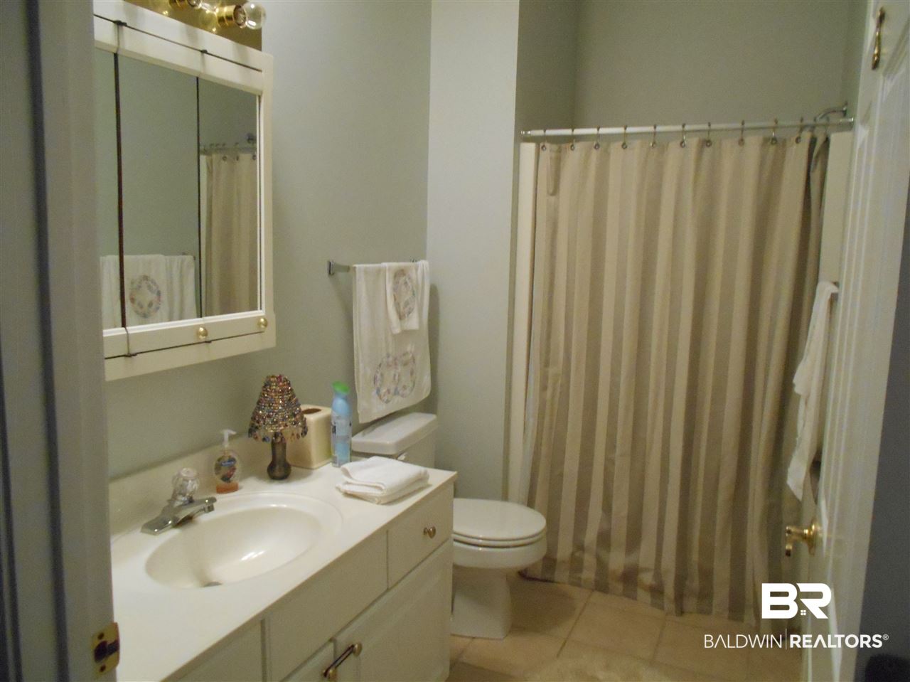 104 Homestead Village, Unit 10 Fairhope, AL 36532 - Photo 7 of 12 Guest Bath