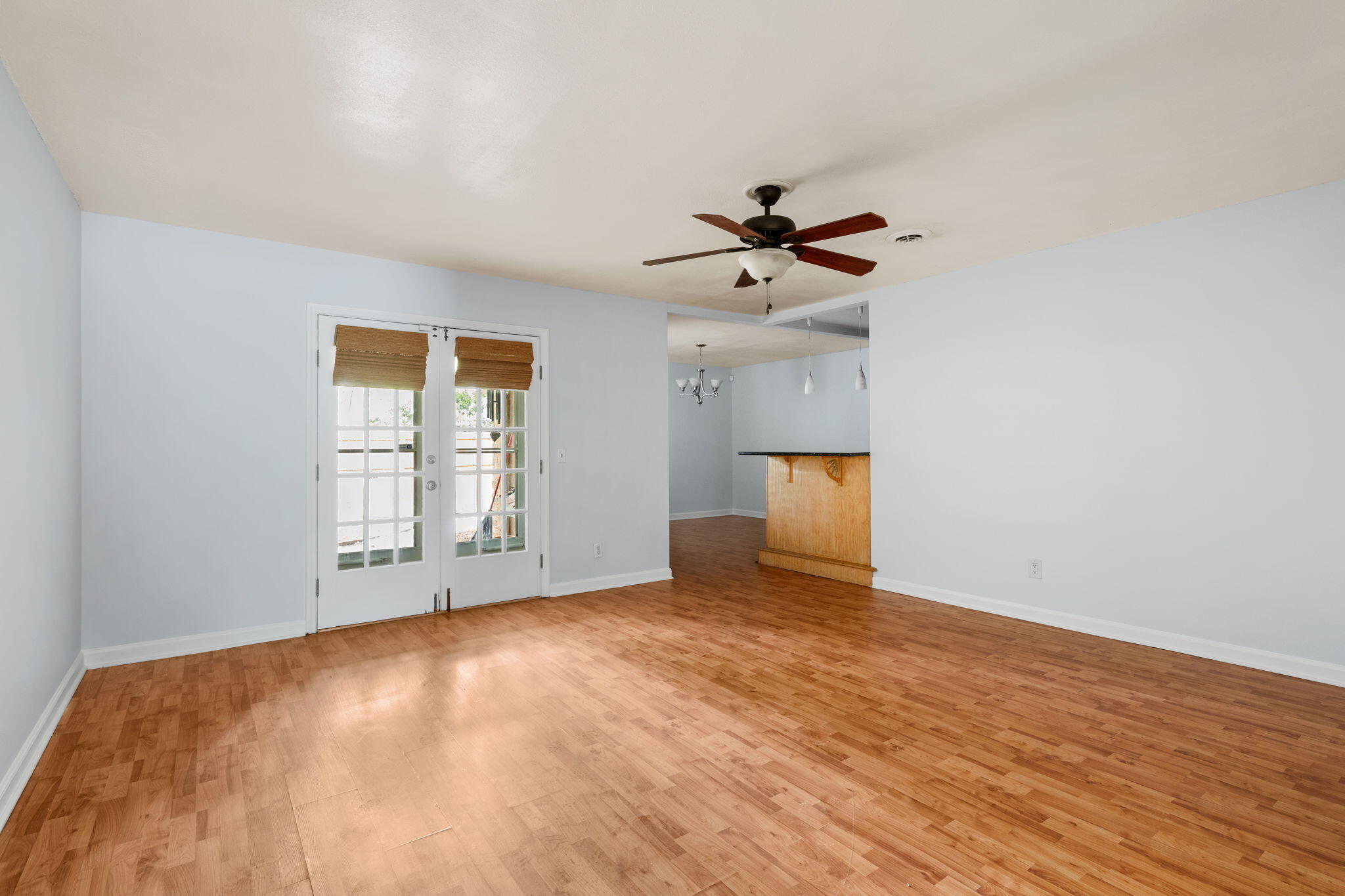 32 Meander Row, Unit 8 Charleston, SC 29412 - Photo 4 of 33 Walking into the living room