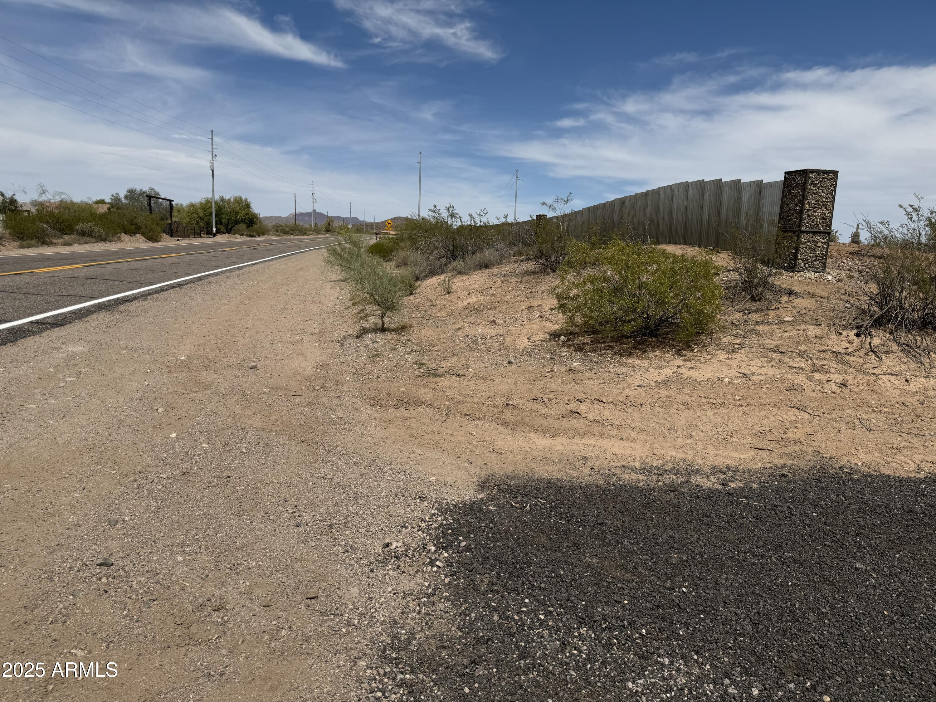 Xx00 North Castle Hot Springs Road Morristown, AZ 85342 - Photo 2 of 10 a view of a dry yard