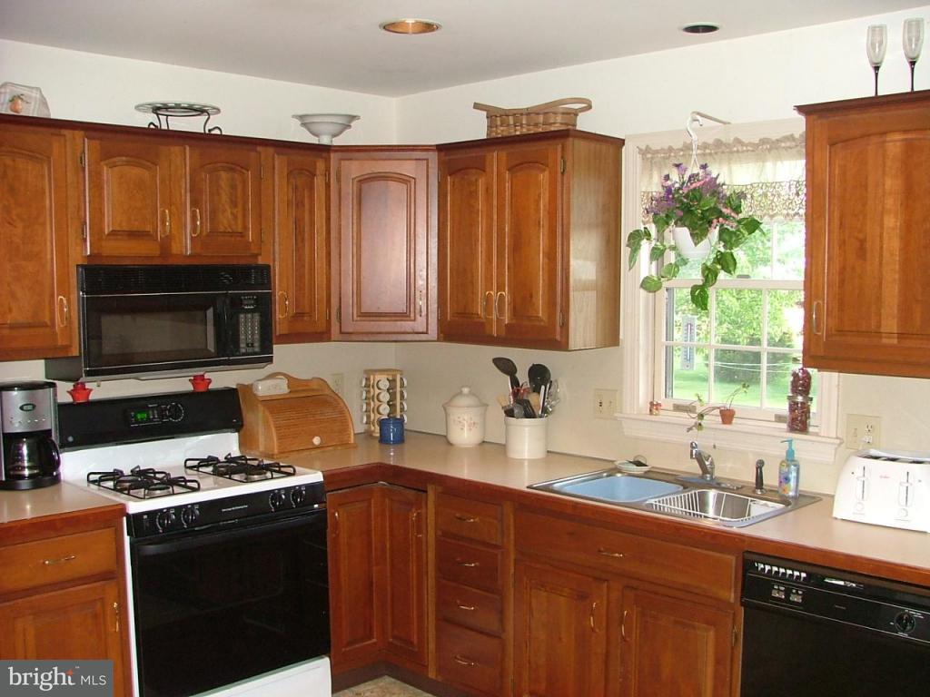 1759 Shumaker Road Manheim, PA 17545 - Photo 6 of 9