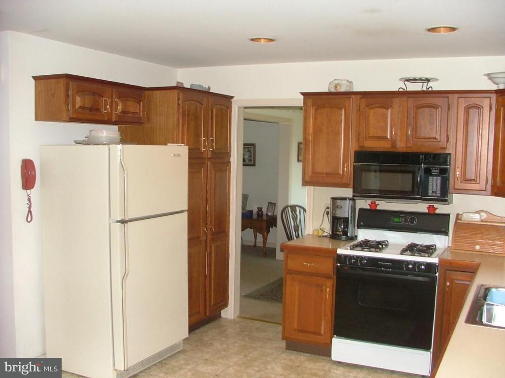 1759 Shumaker Road Manheim, PA 17545 - Photo 7 of 9