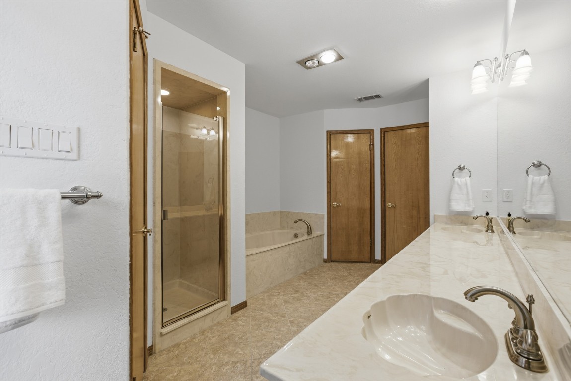 3311 Squirrel Hollow Austin, TX 78748 - Photo 21 of 40 Double vanity, separate shower and soaking tub