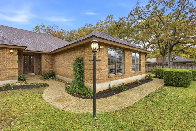a view of a house with backyard and sitting area
