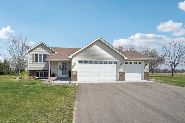 $419,900 | 27635 Jenner Court, Chisago City, MN 55013