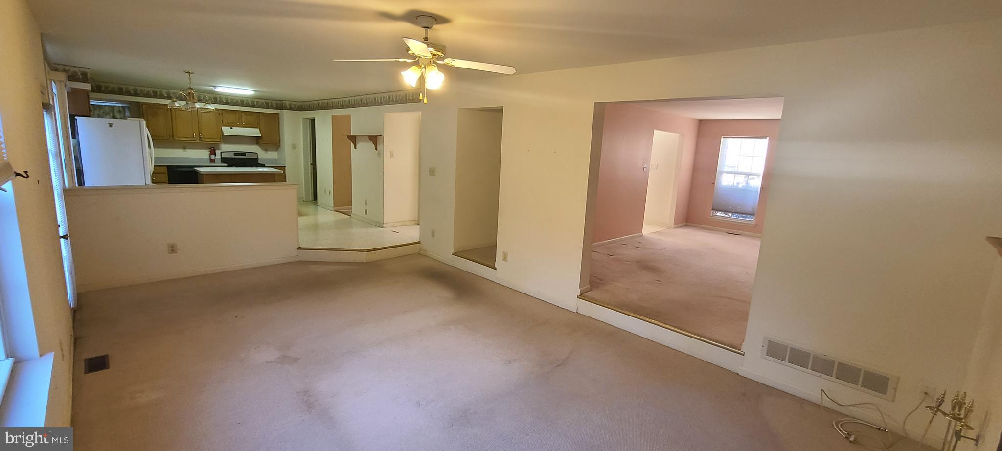 25 Amberfield Road Trenton, NJ 08691 - Photo 14 of 41 Family Room looking into Kitchen