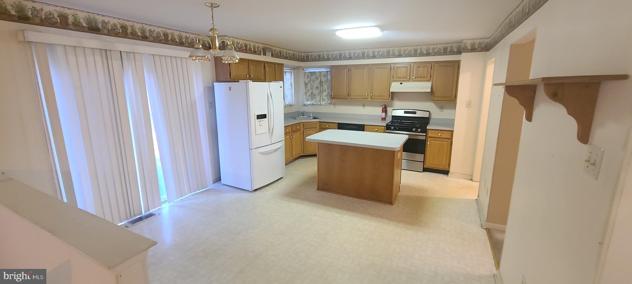 25 Amberfield Road Trenton, NJ 08691 - Photo 15 of 41 Eat-In Kitchen