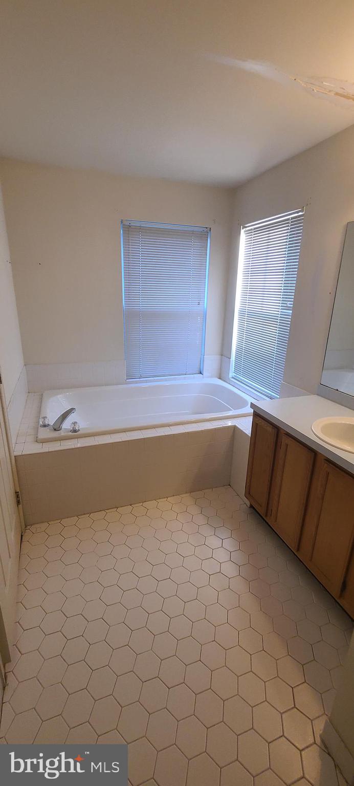 25 Amberfield Road Trenton, NJ 08691 - Photo 26 of 41 Master Bathroom