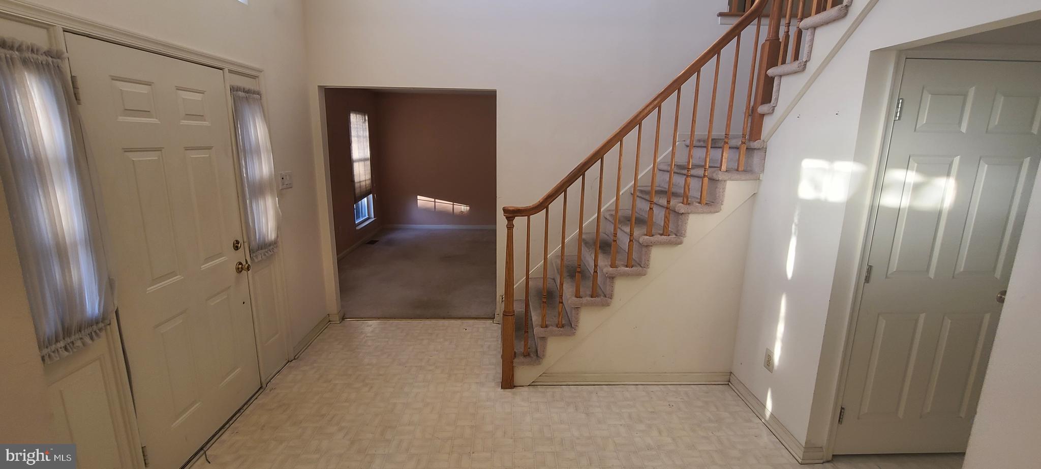 25 Amberfield Road Trenton, NJ 08691 - Photo 7 of 41 Foyer