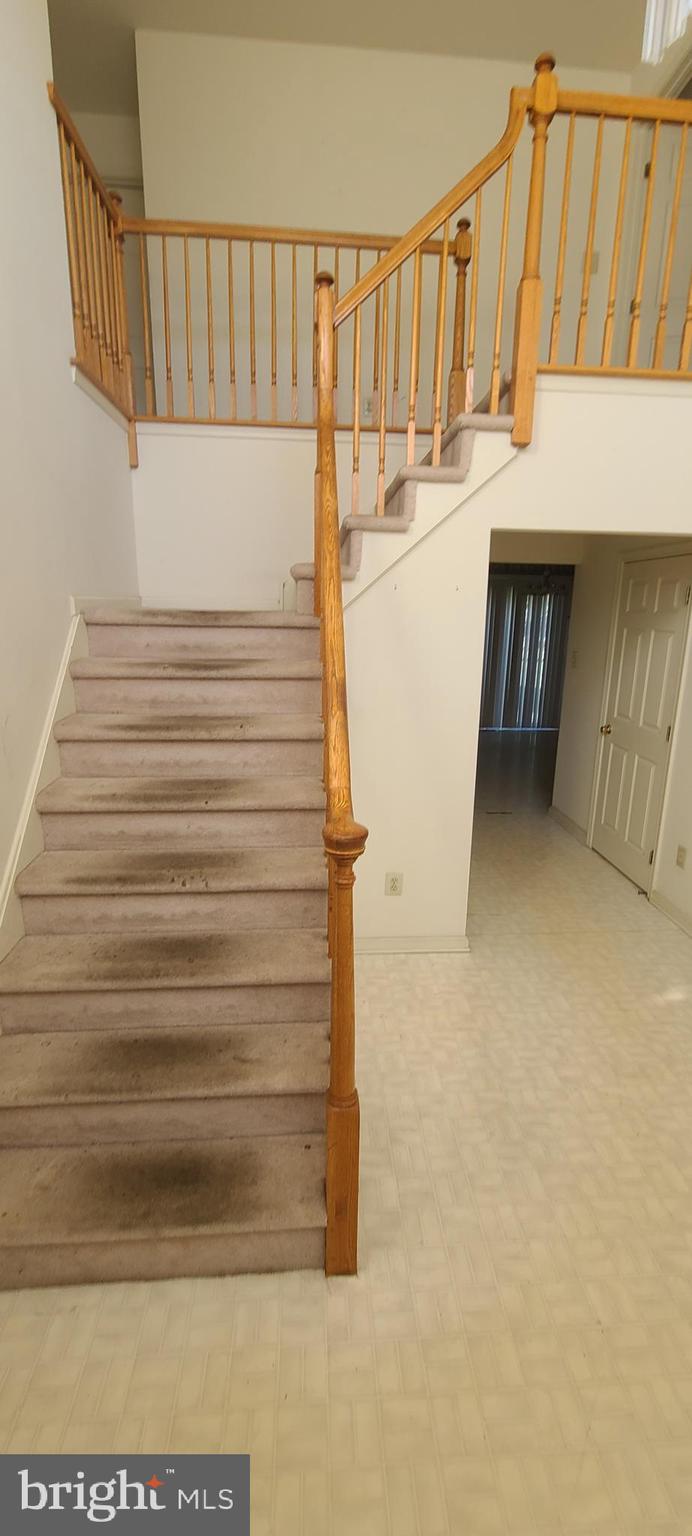 25 Amberfield Road Trenton, NJ 08691 - Photo 8 of 41 Foyer upon walking in front door