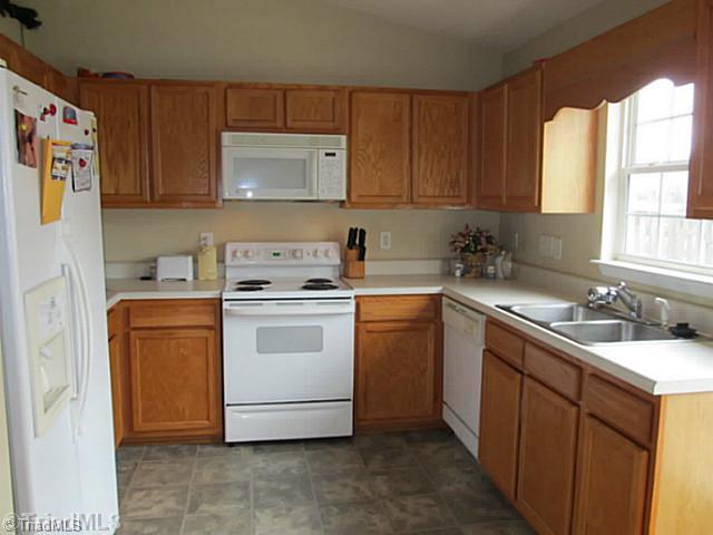 2776 WaterStone Loop High Point, NC 27265 - Photo 5 of 9 Kitchen.