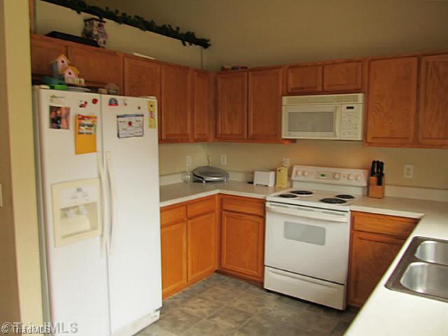 2776 WaterStone Loop High Point, NC 27265 - Photo 6 of 9 Kitchen.