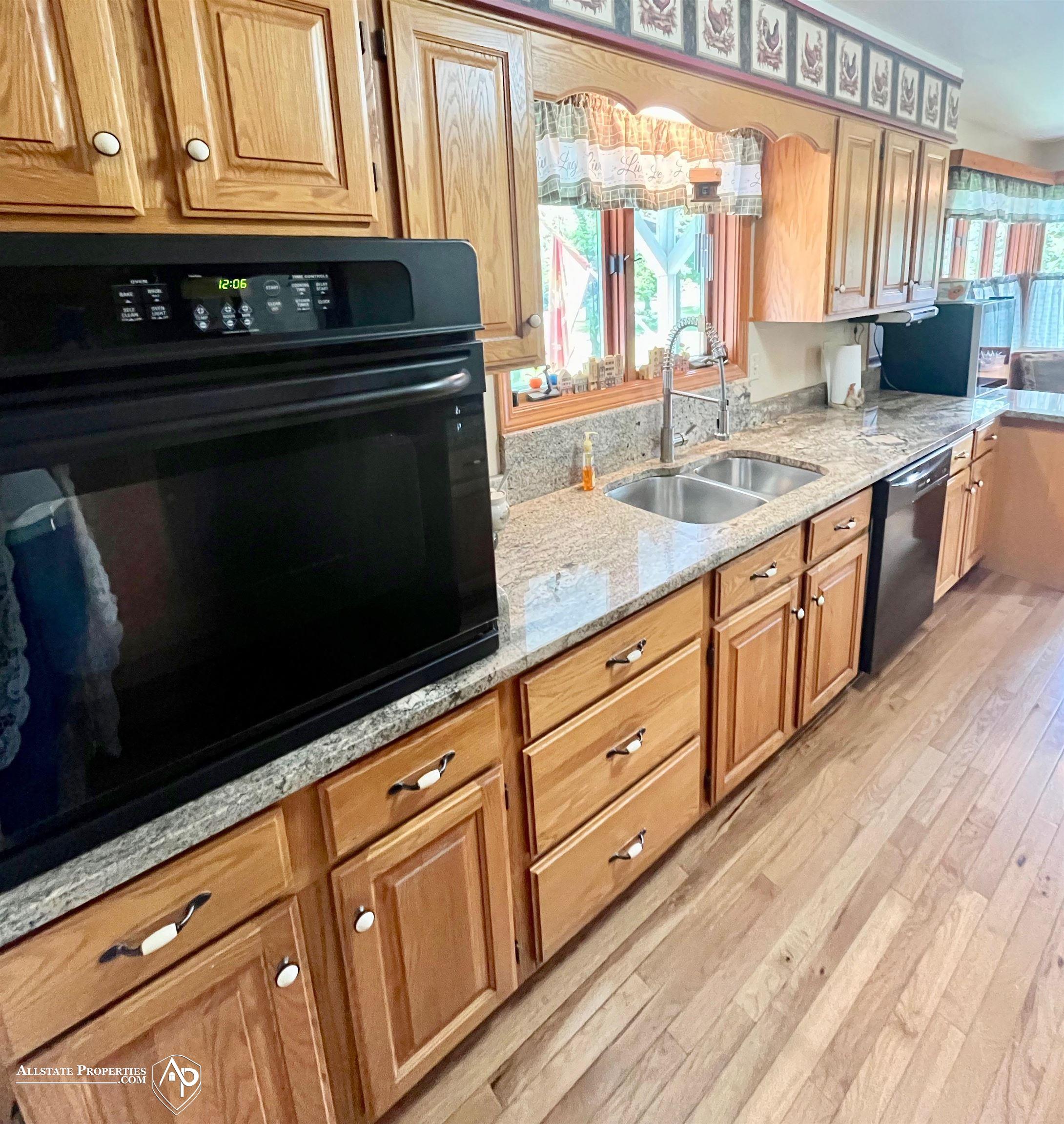5169 North Oak Road Davison, MI 48423 - Photo 7 of 54