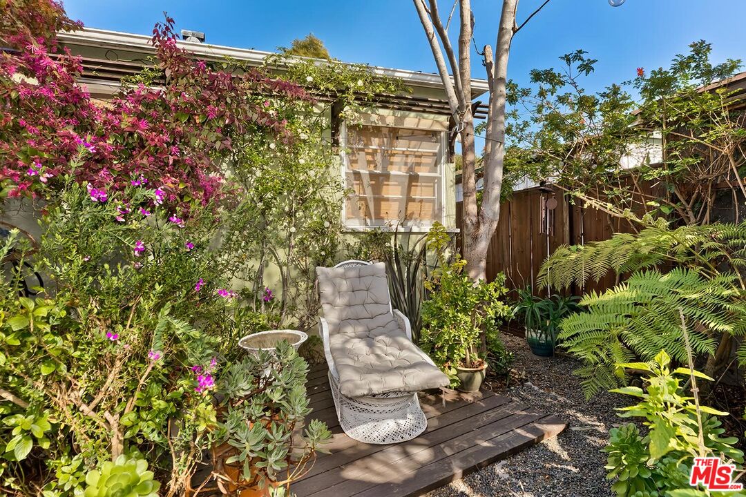 223 6th Avenue Venice, CA 90291 - Photo 31 of 39 a view of a garden with plants