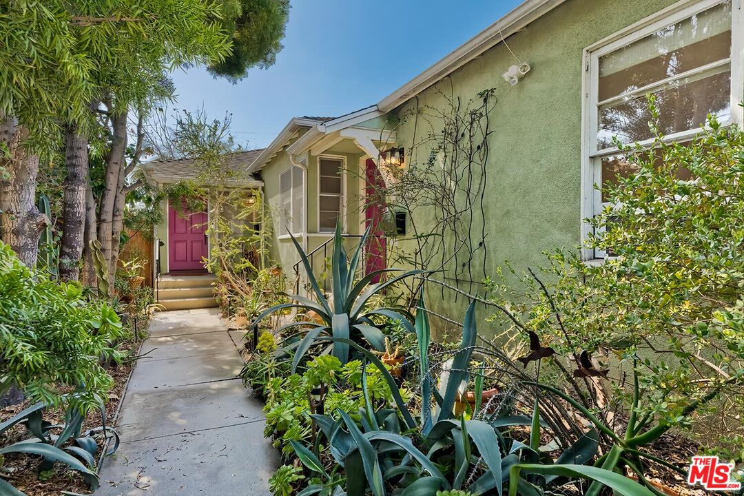 223 6th Avenue Venice, CA 90291 - Photo 4 of 39