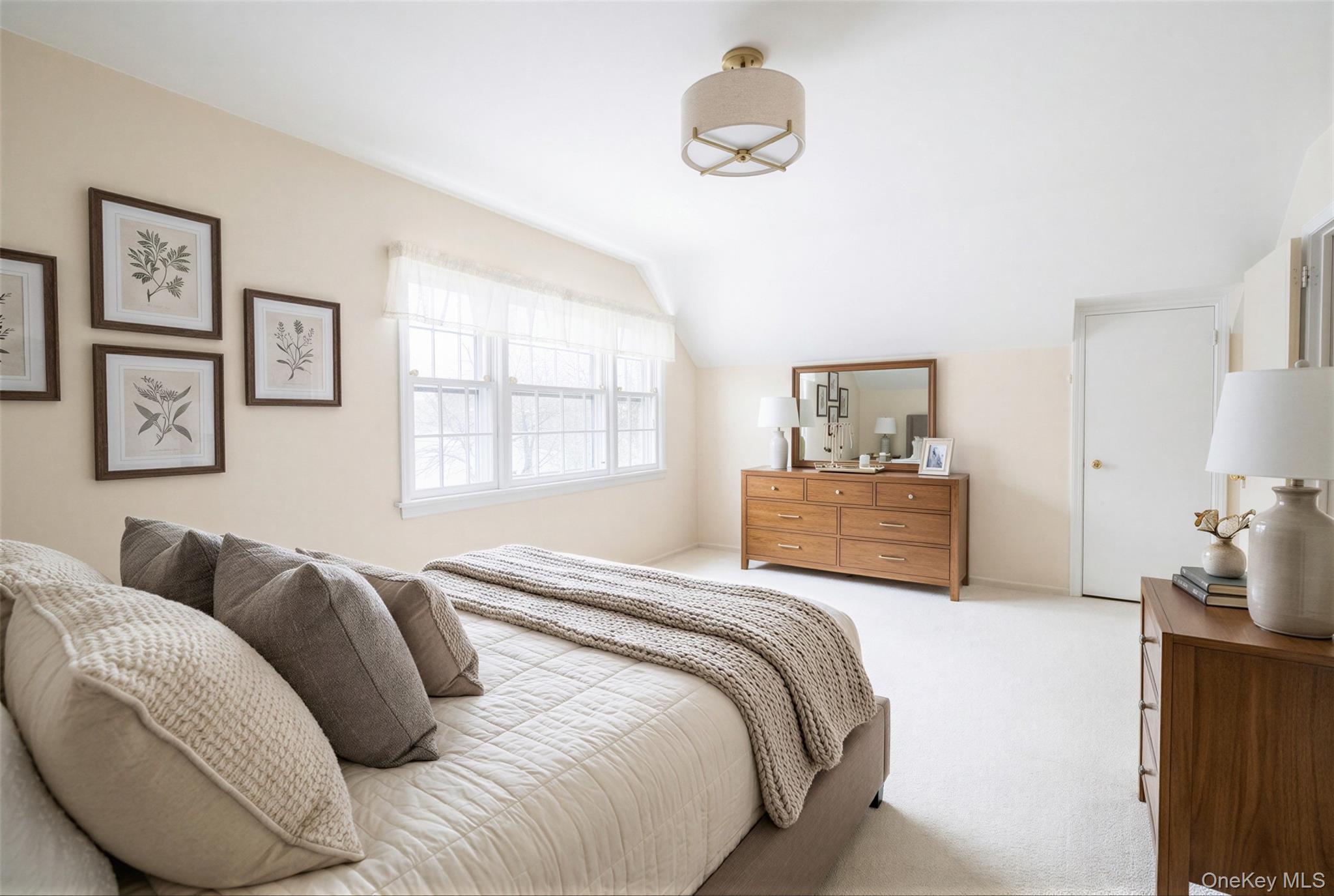 180 Wilmot Road New Rochelle, NY 10804 - Photo 11 of 26 Photo has been virtually staged.