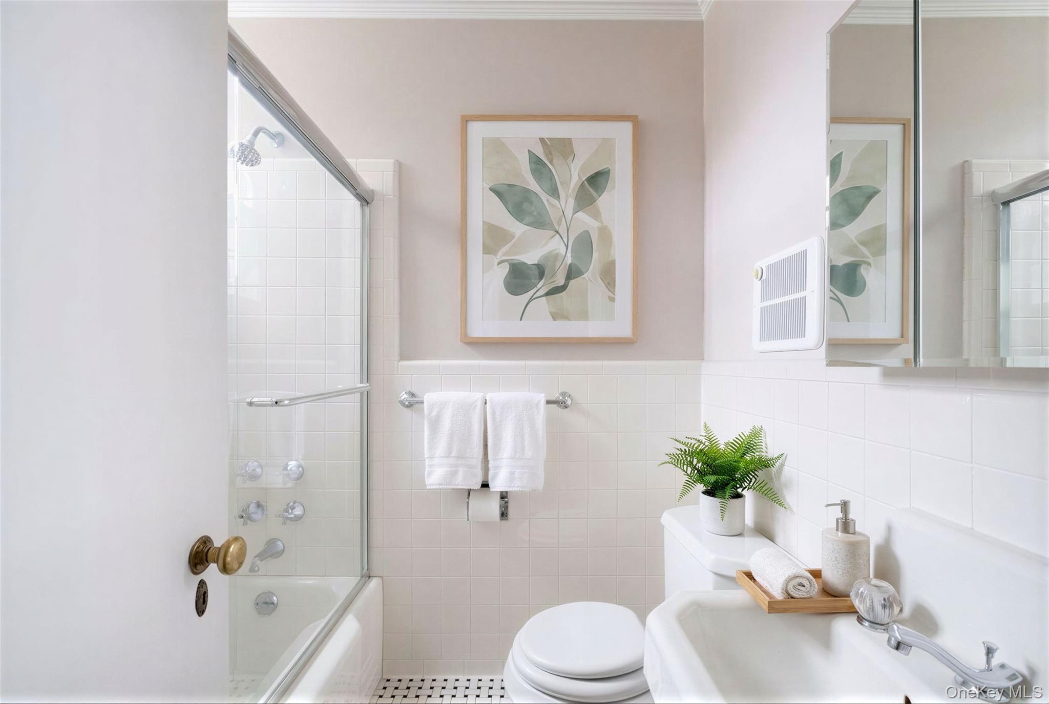 180 Wilmot Road New Rochelle, NY 10804 - Photo 12 of 26 Photo has been virtually staged.