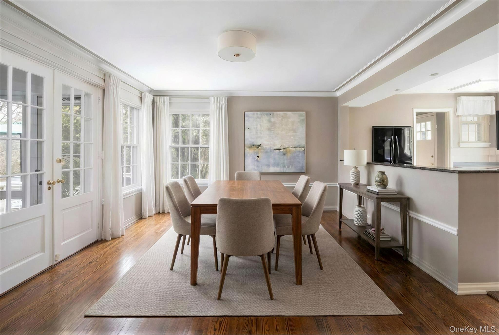 180 Wilmot Road New Rochelle, NY 10804 - Photo 17 of 26 Photo has been virtually staged.